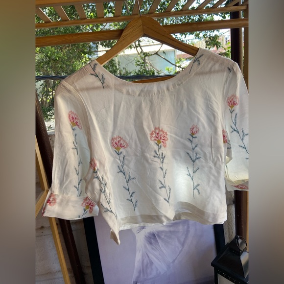 Floral crop Top. Size- L - Picture 6 of 8